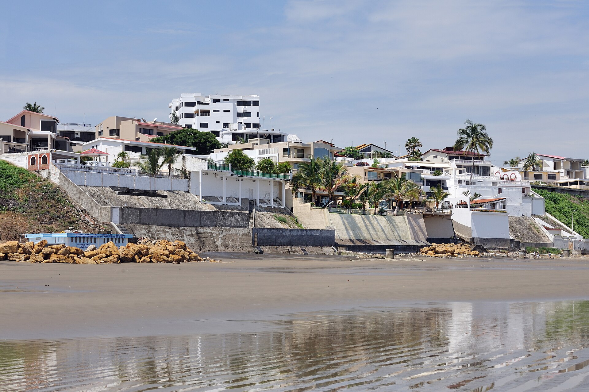 Playa El Murciélago en Manta, fotografía real